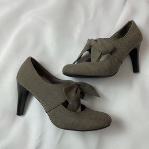 AM tweed Heel size 6.5